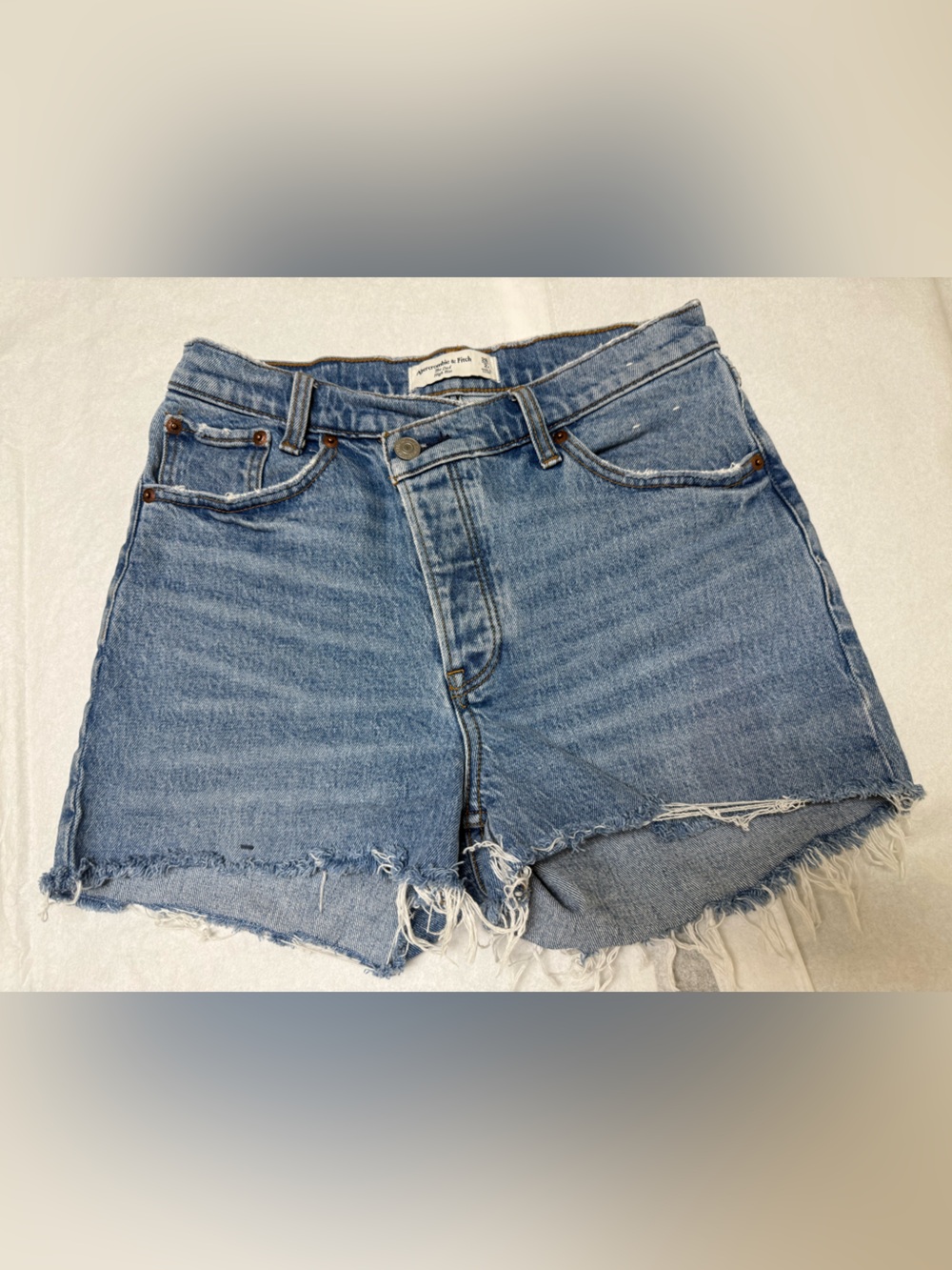 Abercrombie & Fitch  The Dad High Rise Distressed Denim Shorts - 🧿